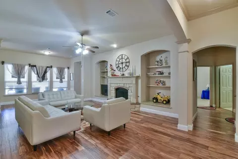 2705 Fox Creek Trl, Arlington, TX 76017