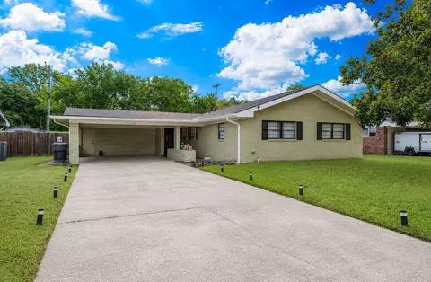 1751 Bayou Dr, Shreveport, LA 71105