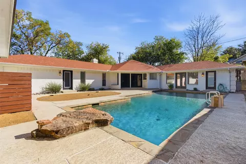 2201 Mistletoe Blvd, Fort Worth, TX 76110