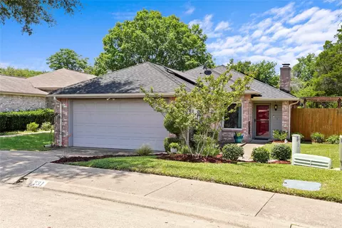 231 Juniper Ridge Cir, Desoto, TX 75115