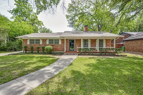 19 Shadowood Ln, Gainesville, TX 76240