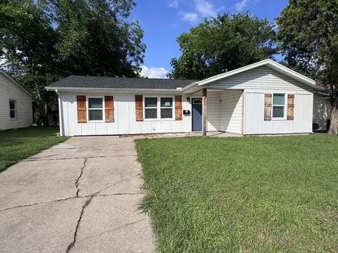 520 King St, Burleson, TX 76028