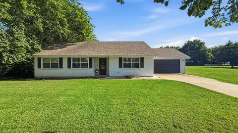 704 W Bells Blvd, Bells, TX 75414