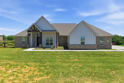 7609 Carter Ranch Rd, Azle, TX 76020