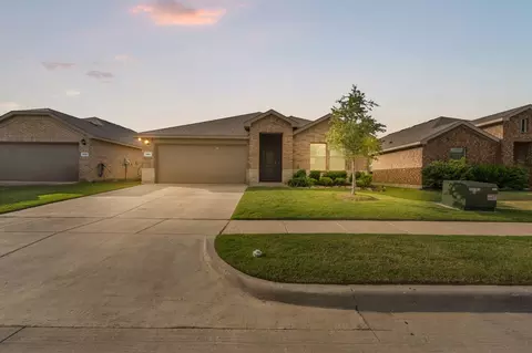 806 Peighton Ct, Cleburne, TX 76033