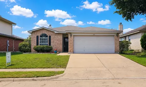 604 Bluejay Dr, Saginaw, TX 76131