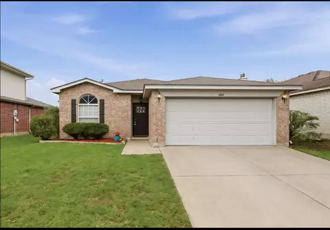 604 Bluejay Dr, Saginaw, TX 76131