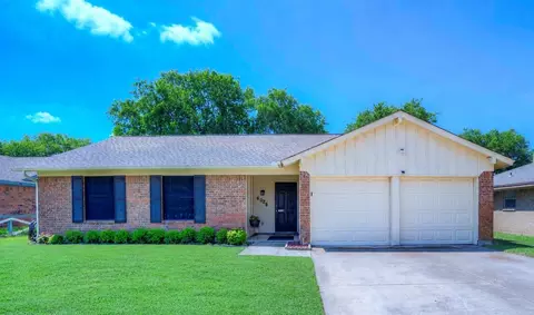 6028 Ridgecrest Dr, Watauga, TX 76148