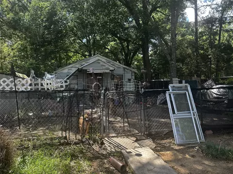 1421 N 9th St, Longview, TX 75601