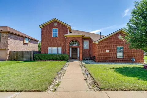 5711 Homestead Rd, Arlington, TX 76017