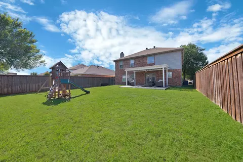 2827 Grandview Dr, Grand Prairie, TX 75052