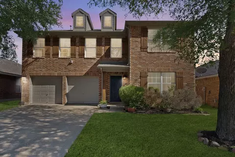 2827 Grandview Dr, Grand Prairie, TX 75052
