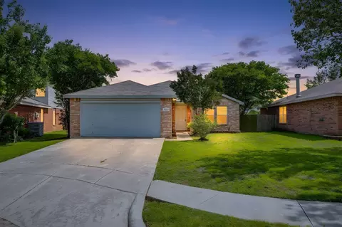 3855 Hunters Point Way, Fort Worth, TX 76123