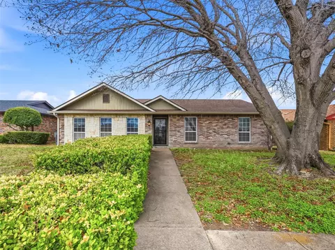 905 Brookhaven Dr, Lancaster, TX 75134