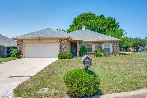 6709 Wayfarer Trl, Fort Worth, TX 76137
