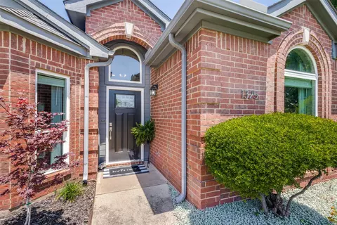 1325 Falcon Dr, Lewisville, TX 75077