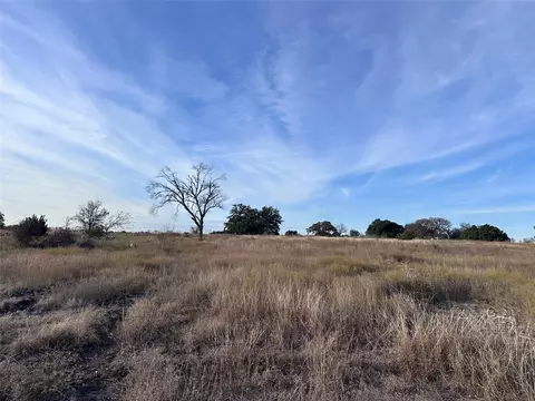 245 Grand Canyon Dr, Oglesby, TX 76561