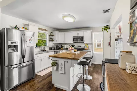 516 E Wintergreen Rd, Desoto, TX 75115