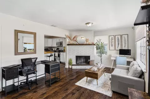 516 E Wintergreen Rd, Desoto, TX 75115