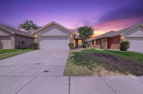 8845 Valley River Dr, Fort Worth, TX 76244