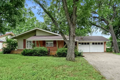 2222 Woodoak Dr, Irving, TX 75060