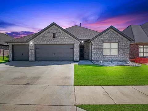 3541 Redbud Flower Trl, Venus, TX 76084
