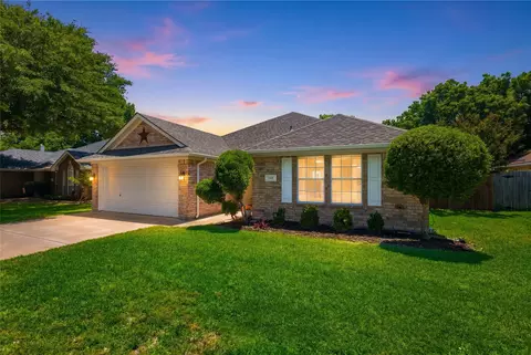 348 Meador Ln, Burleson, TX 76028