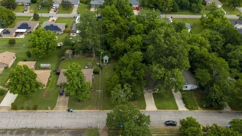 911 Thatcher St, Denison, TX 75020 photo 2