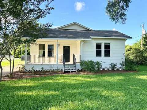 402 5th St, Benton, LA 71006
