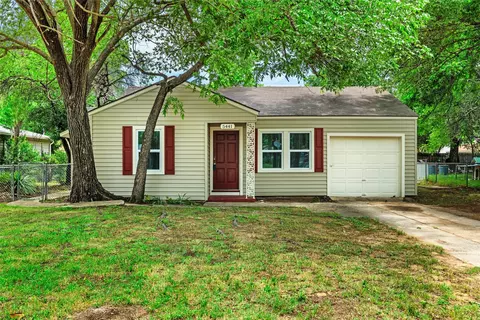 5441 Thomas Ln, River Oaks, TX 76114