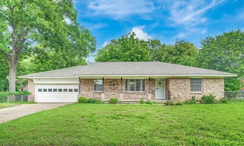617 Ranier Cir, Garland, TX 75041