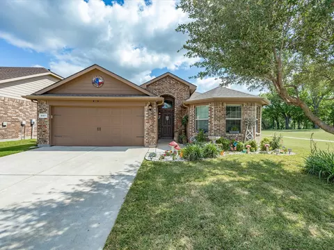 597 Creekview Dr, Azle, TX 76020