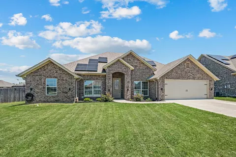 3201 White Horse Dr, Granbury, TX 76049