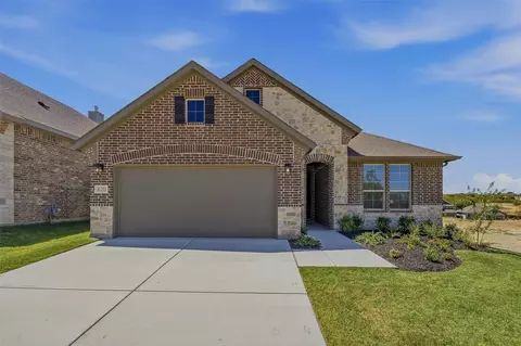 820 Elmstead Dr, Fort Worth, TX 76108