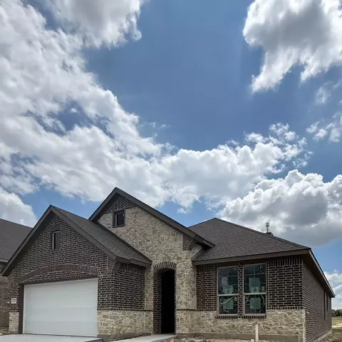 820 Elmstead Dr, Fort Worth, TX 76108