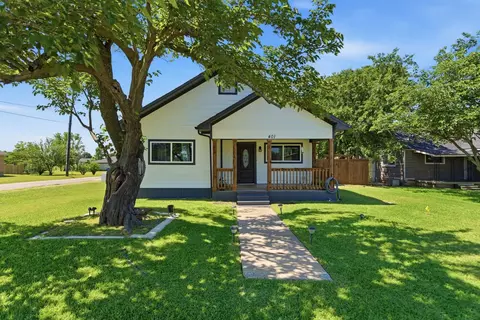 401 W Mesquite St, Gunter, TX 75058