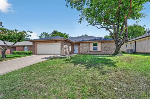 3200 S Meadow Dr, Fort Worth, TX 76133