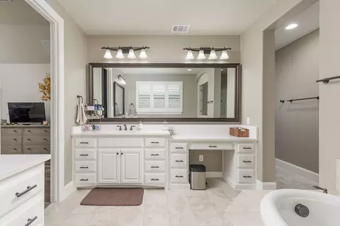 Bath - 3420 Redpine Dr, Prosper, TX 75078 photo 3 of 7