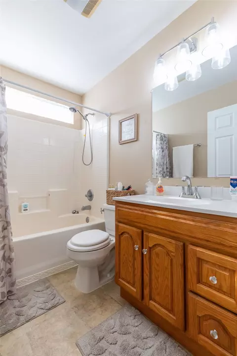 Bath - 1603 Derrick Dr, Haskell, TX 79521 photo 6 of 6