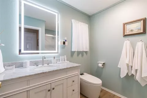 Bath - 1603 Derrick Dr, Haskell, TX 79521 photo 2 of 6