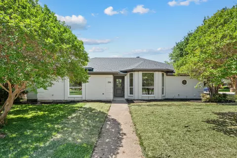 425 Marseille Dr, Hurst, TX 76054
