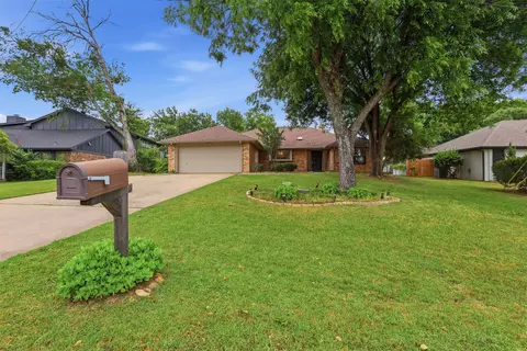 5207 Fairway Cir, Granbury, TX 76049