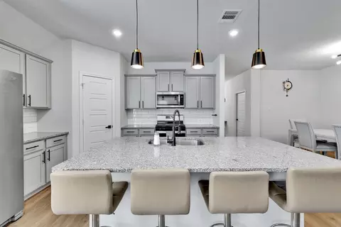 9813 Tinsley St, Aubrey, TX 76227