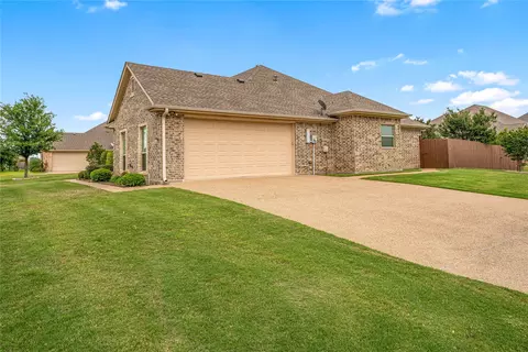 Exterior - 283 Briarleaf Cir, Hewitt, TX 76643 photo 4 of 7