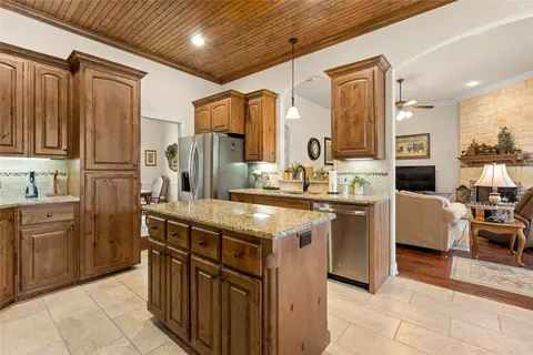 Kitchen - 283 Briarleaf Cir, Hewitt, TX 76643 photo 1 of 4