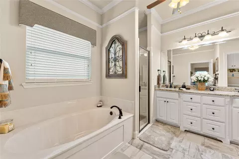 Bath - 283 Briarleaf Cir, Hewitt, TX 76643 photo 1 of 2