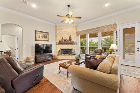 Living - 283 Briarleaf Cir, Hewitt, TX 76643 photo 1 of 2