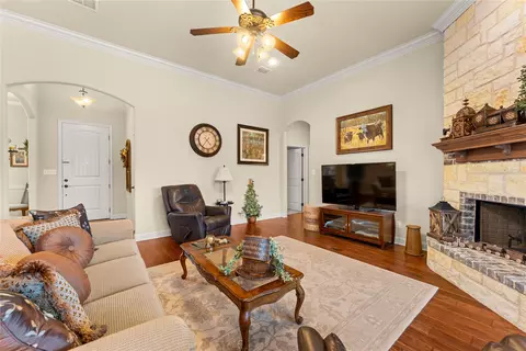 Living - 283 Briarleaf Cir, Hewitt, TX 76643 photo 2 of 2