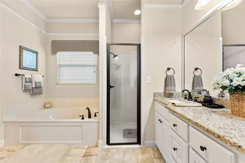 Bath - 283 Briarleaf Cir, Hewitt, TX 76643 photo 2 of 2
