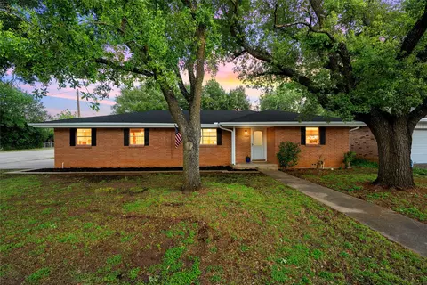 1400 W 6th St, Mcgregor, TX 76657